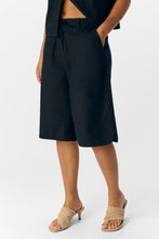 Cargar imagen en el visor de la galería, Aura Bermuda Shorts - Black