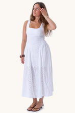 Carica l'immagine nel visualizzatore di Gallery, Asta Dress - White