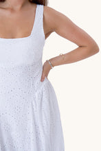 Carica l'immagine nel visualizzatore di Gallery, Asta Dress - White