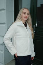 Carica l'immagine nel visualizzatore di Gallery, Shearling Zipper Coat - Chalk