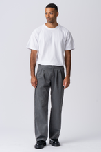 Carica l'immagine nel visualizzatore di Gallery, Pleated Wide Pants - Light Grey