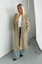 Afbeelding in Gallery-weergave laden, Harper Trench Coat - Sand