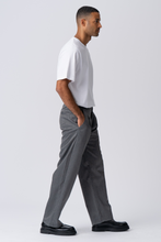 Carica l'immagine nel visualizzatore di Gallery, Pleated Wide Pants - Light Grey