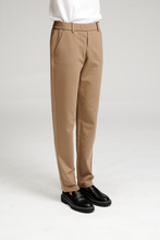 Charger l'image dans la galerie, L'original Performance Pants - Beige foncé
