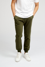 Cargar imagen en el visor de la galería, Pantalones de chándal básicos - verde oscuro