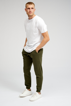 Cargar imagen en el visor de la galería, Pantalones de chándal básicos - verde oscuro