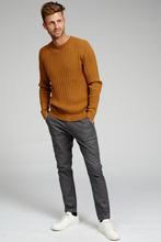Afbeelding in Gallery-weergave laden, Cable Knit Crewneck - lichtbruin
