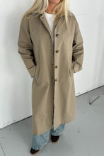 Afbeelding in Gallery-weergave laden, Harper Trench Coat - Sand