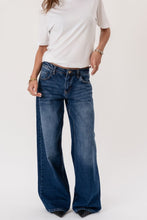 Carica l'immagine nel visualizzatore di Gallery, Serena Baggy Jeans - Medium Blue