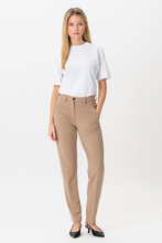 Charger l'image dans la galerie, The Original Performance Pants - Beige