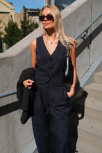Cargar imagen en el visor de la galería, Natalie Vest - Navy