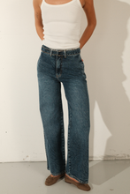 Load image into Gallery viewer, Amalia Jeans - Medium Blue