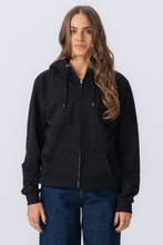 Cargar imagen en el visor de la galería, Sudadera con sudadera postal básica - negro