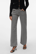 Carica l'immagine nel visualizzatore di Gallery, Alexis Low Waist Denim Jeans - Light Grey Denim