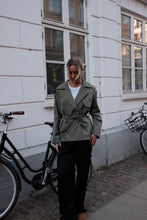Charger l'image dans la galerie, Sia Short Trenchcoat - Khaki