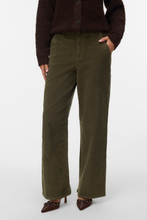 Carica l'immagine nel visualizzatore di Gallery, Margot Wide Corduroy Pants - Grape Leaf