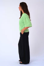 Cargar imagen en el visor de la galería, Zoe T-Shirt - Green/White