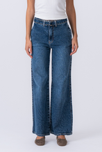 Carica l'immagine nel visualizzatore di Gallery, Amalia Jeans - Medium Blue