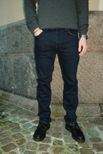 Carica l'immagine nel visualizzatore di Gallery, The Original Performance Jeans (Regular) Premium - Dark Blue Denim