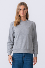 Carica l'immagine nel visualizzatore di Gallery, Essential Crewneck - Grey Melange