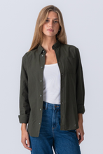 Carica l'immagine nel visualizzatore di Gallery, Boyfriend Oxford Shirt - Dark Green