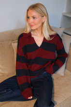 Carica l'immagine nel visualizzatore di Gallery, Nora Knit - Burgundy/ Deep Blue