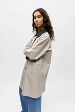 Afbeelding in Gallery-weergave laden, Alora Long Trenchcoat - Birch Magnet