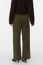 Carica l'immagine nel visualizzatore di Gallery, Margot Wide Corduroy Pants - Grape Leaf