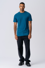 Carregar imagem no visualizador da galeria, T-shirt básica orgânica - Azul petróleo