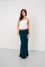 Charger l'image dans la galerie, Capri Skirt - Navy blue
