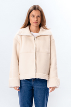 Carica l'immagine nel visualizzatore di Gallery, Shearling Zipper Coat - Chalk
