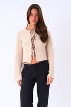 Carica l'immagine nel visualizzatore di Gallery, Ivy Tie Blouse Knit - Beige