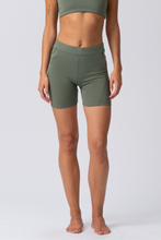 Carica l'immagine nel visualizzatore di Gallery, Alisa Shorts - Khaki
