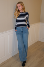 Cargar imagen en el visor de la galería, Amalia Jeans - Light Blue