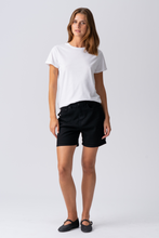 Charger l'image dans la galerie, L'original Performance Shorts en jean - denim noir