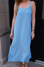 Cargar imagen en el visor de la galería, Alicia Dress - Light Blue