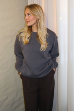 Carica l'immagine nel visualizzatore di Gallery, Alina Sweatshirt - Dark Grey