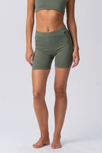 Carica l'immagine nel visualizzatore di Gallery, Alisa Shorts - Khaki