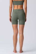 Carica l'immagine nel visualizzatore di Gallery, Alisa Shorts - Khaki