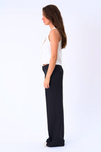 Carica l'immagine nel visualizzatore di Gallery, Linen Vest - Off White