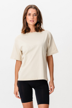 Load image into Gallery viewer, Boxfit T-shirt - Beige