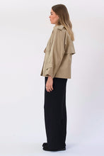 Carica l'immagine nel visualizzatore di Gallery, Elara Short Trenchcoat - Beige
