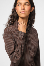 Charger l'image dans la galerie, Anja Fitted Shirt - Delicioso Pinstripe