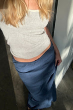 Charger l'image dans la galerie, Capri Skirt - Navy blue
