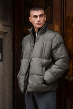 Charger l'image dans la galerie, Puffer Jacket - Olive