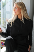 Charger l'image dans la galerie, Essential Hoodie - Black