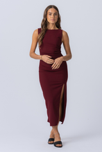 Cargar imagen en el visor de la galería, Lucia Dress - Burgundy
