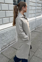 Afbeelding in Gallery-weergave laden, Harper Trench Coat - Sand