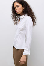 Cargar imagen en el visor de la galería, Ums V-Neck Shirt - Bright White