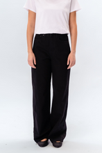 Load image into Gallery viewer, The Original Performance Wide Jeans - Black Denim